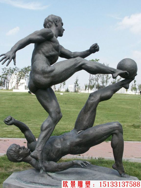 带劲踢足球成年人铜雕